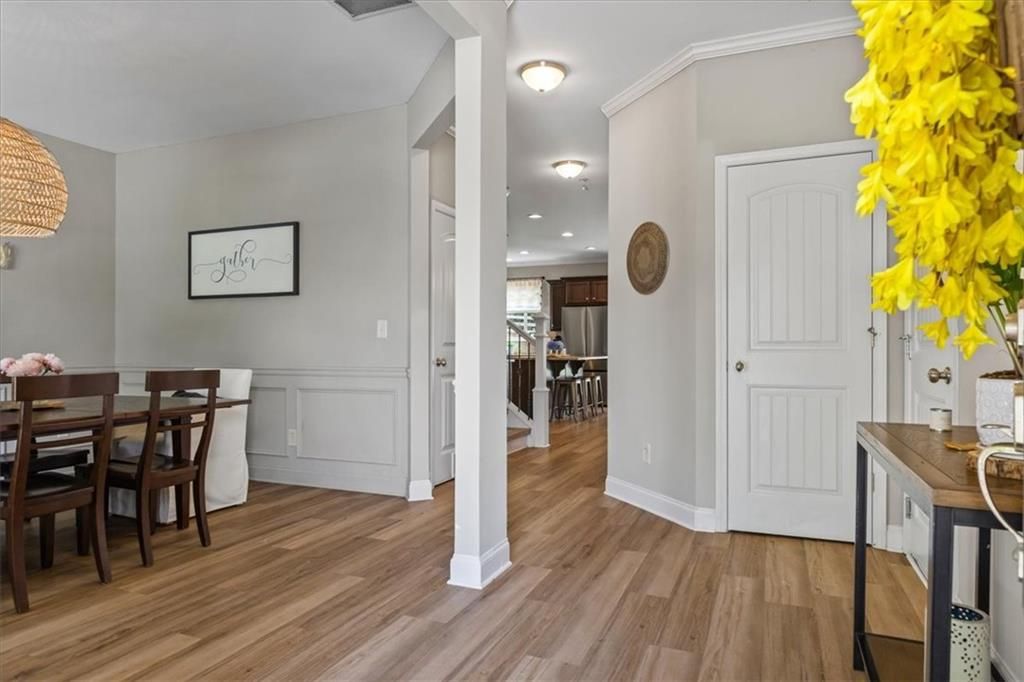 Image 8 of property listing at 4275 Hunters Walk Way, Cumming, GA 30028