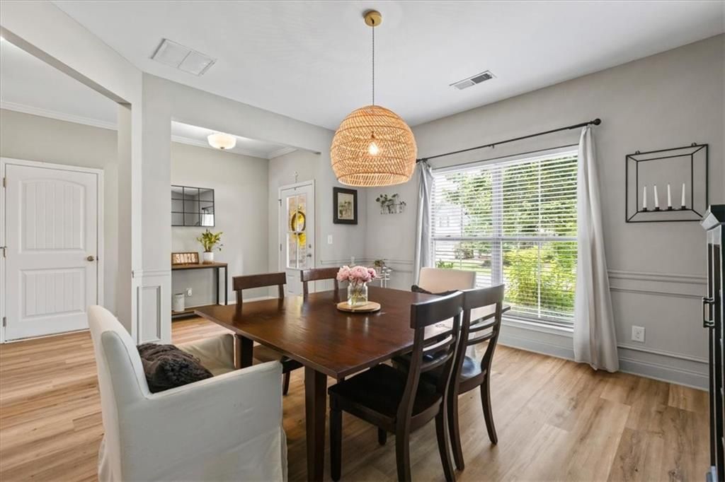 Image 9 of property listing at 4275 Hunters Walk Way, Cumming, GA 30028