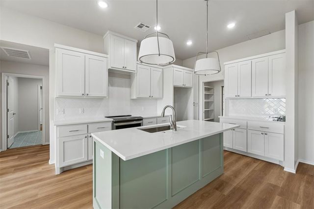 30185 Cashion Acres Road, Cashion, OK 73016