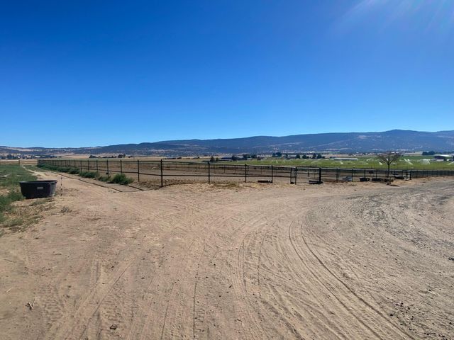 22579 Malin Cemetery Road, Malin, OR 97632