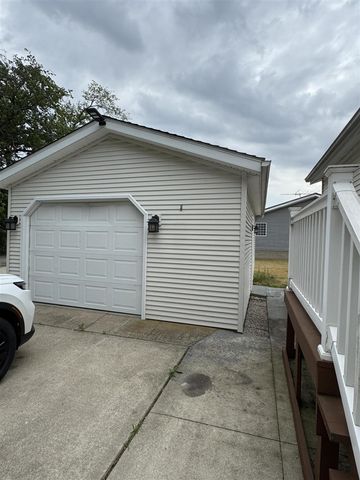 818 Raisin River Road, Three Rivers, MI 49093