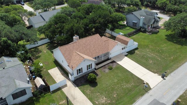 203 Dunkeld DR, Spicewood, TX 78669