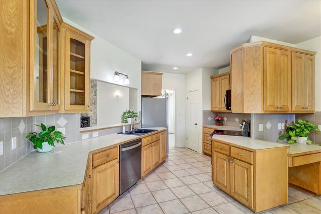 203 Dunkeld DR, Spicewood, TX 78669