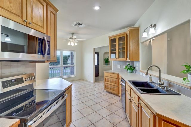 203 Dunkeld DR, Spicewood, TX 78669