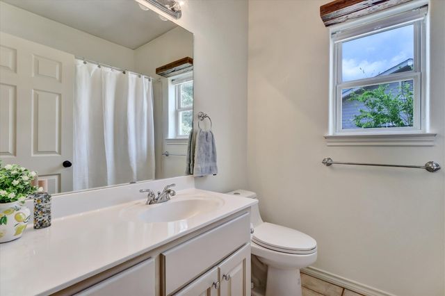 203 Dunkeld DR, Spicewood, TX 78669