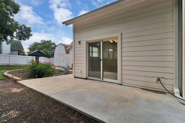 203 Dunkeld DR, Spicewood, TX 78669