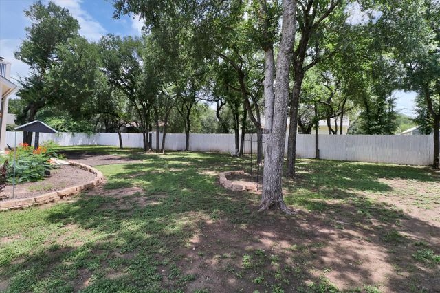 203 Dunkeld DR, Spicewood, TX 78669