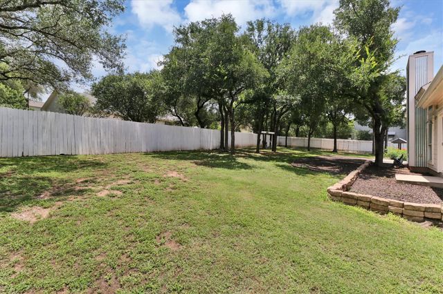 203 Dunkeld DR, Spicewood, TX 78669