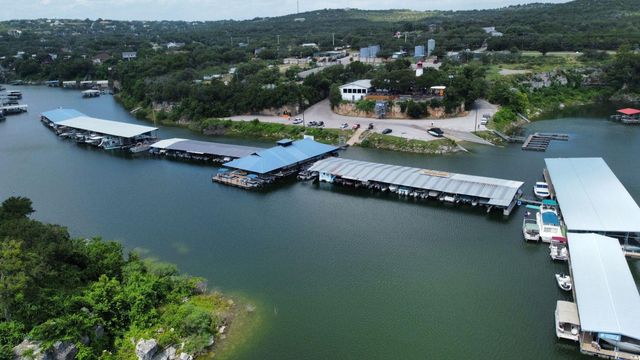 203 Dunkeld DR, Spicewood, TX 78669