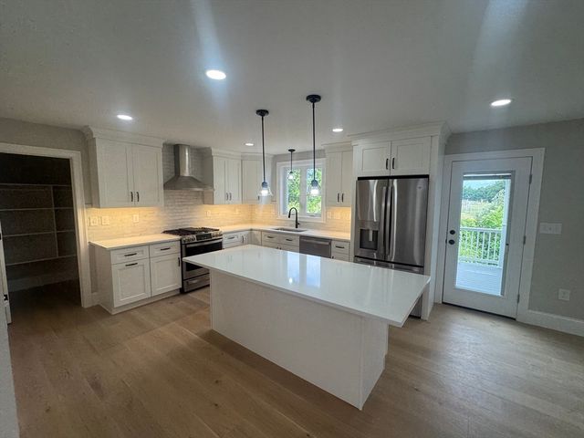 129 Old Westford Rd, Chelmsford, MA 01824