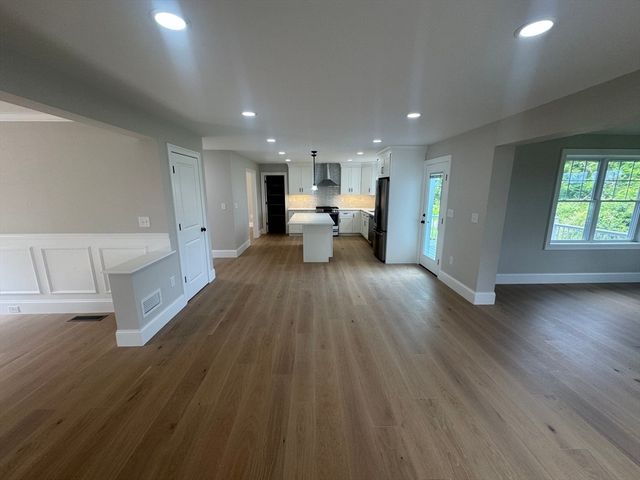 129 Old Westford Rd, Chelmsford, MA 01824