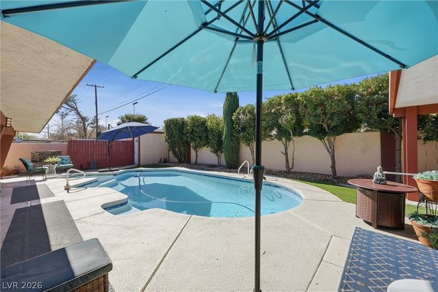 31 Onyx Way, Las Vegas, NV 89106