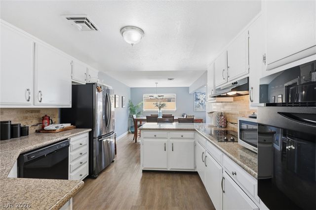 31 Onyx Way, Las Vegas, NV 89106