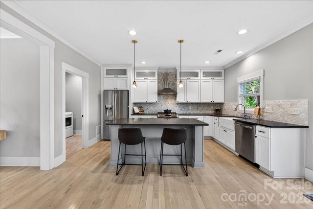 1413 Lomax Avenue, Charlotte, NC 28211