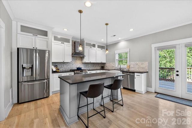 1413 Lomax Avenue, Charlotte, NC 28211