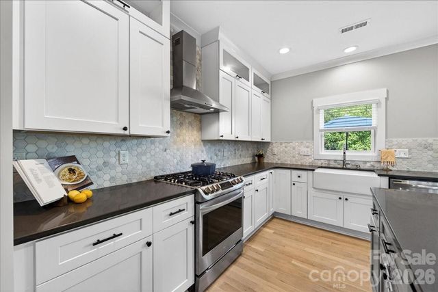1413 Lomax Avenue, Charlotte, NC 28211