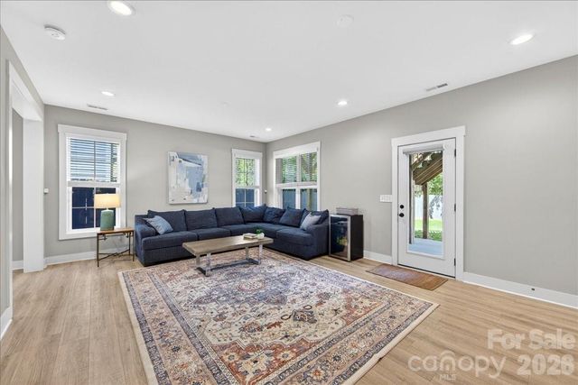1413 Lomax Avenue, Charlotte, NC 28211