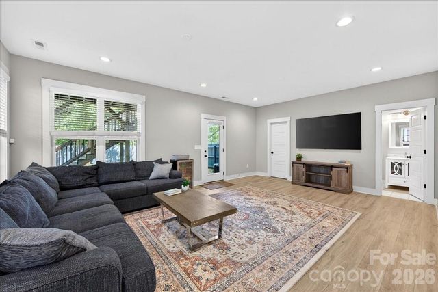 1413 Lomax Avenue, Charlotte, NC 28211