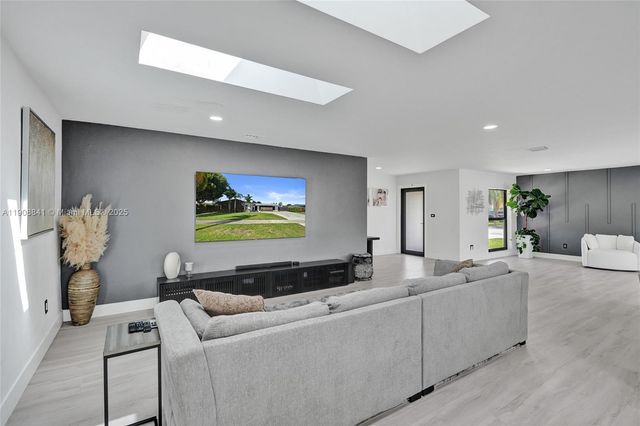 9371 SW 185th Ter, Cutler Bay, FL 33157