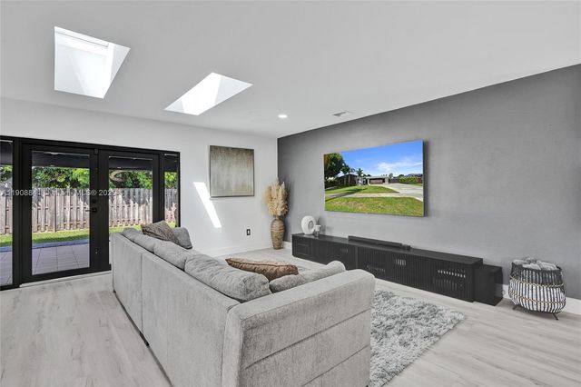 9371 SW 185th Ter, Cutler Bay, FL 33157