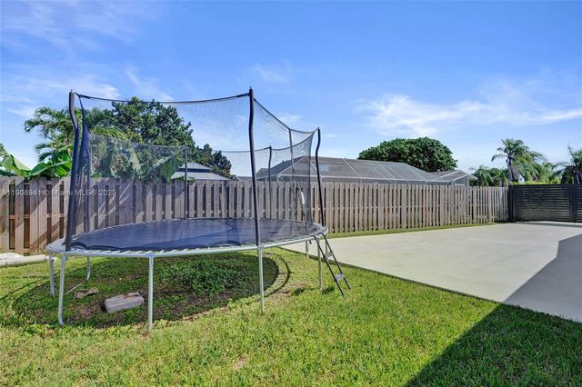 9371 SW 185th Ter, Cutler Bay, FL 33157