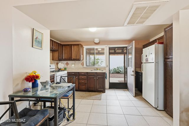 364 S Paseo Lobo, Green Valley, AZ 85614