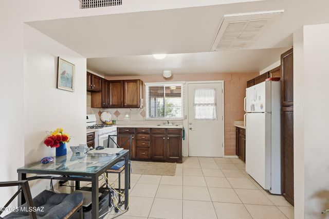 364 S Paseo Lobo, Green Valley, AZ 85614