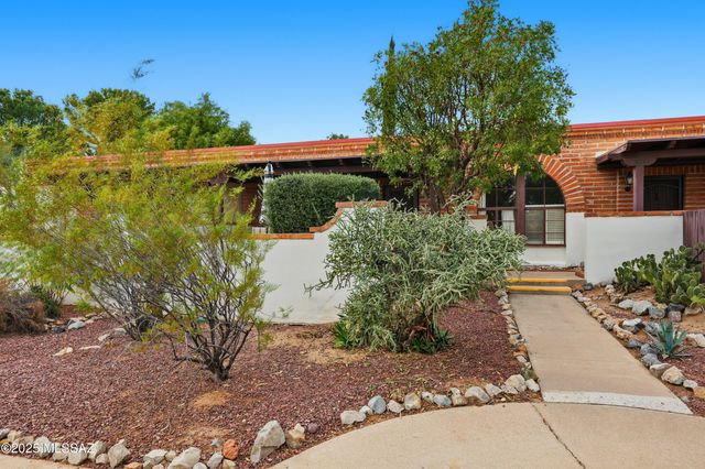 364 S Paseo Lobo, Green Valley, AZ 85614