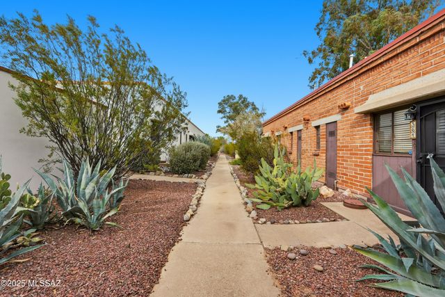 364 S Paseo Lobo, Green Valley, AZ 85614