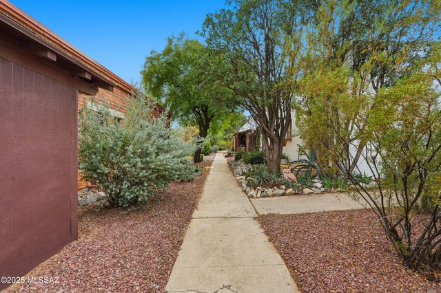 364 S Paseo Lobo, Green Valley, AZ 85614