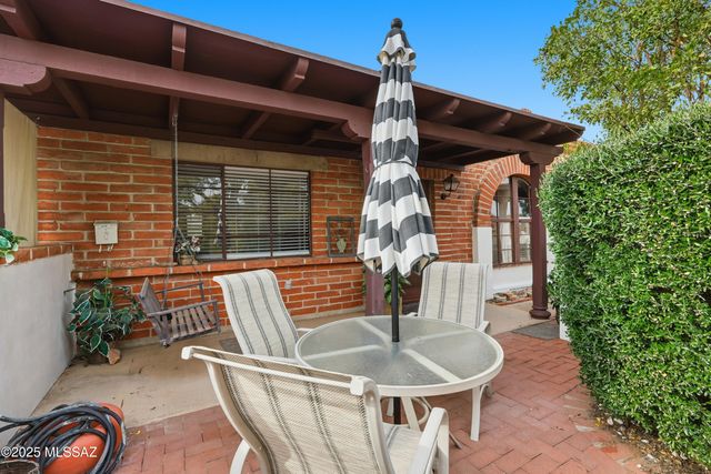 364 S Paseo Lobo, Green Valley, AZ 85614