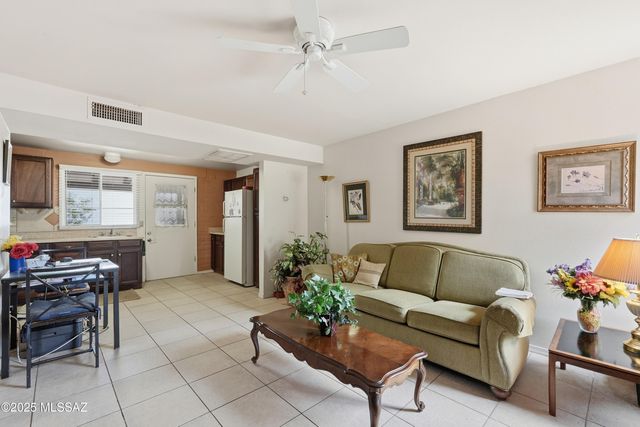 364 S Paseo Lobo, Green Valley, AZ 85614