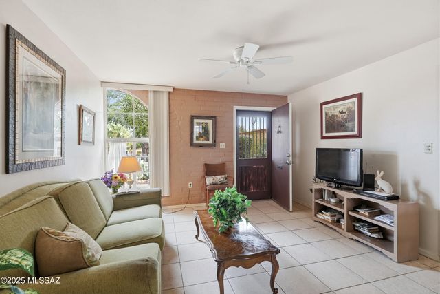 364 S Paseo Lobo, Green Valley, AZ 85614