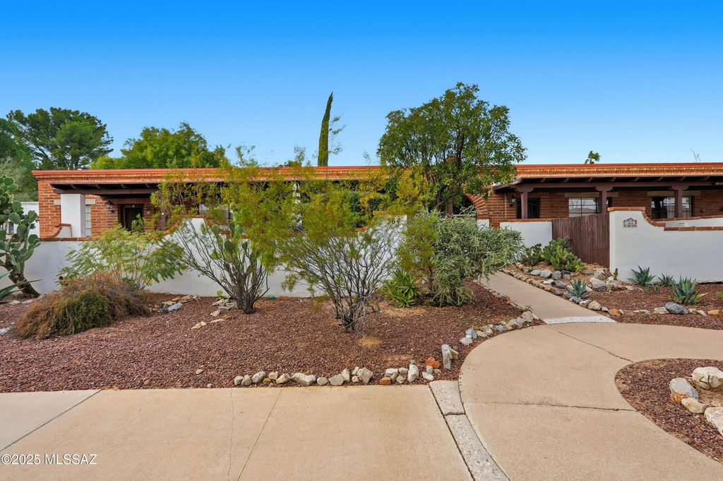 364 S Paseo Lobo, Green Valley, AZ 85614