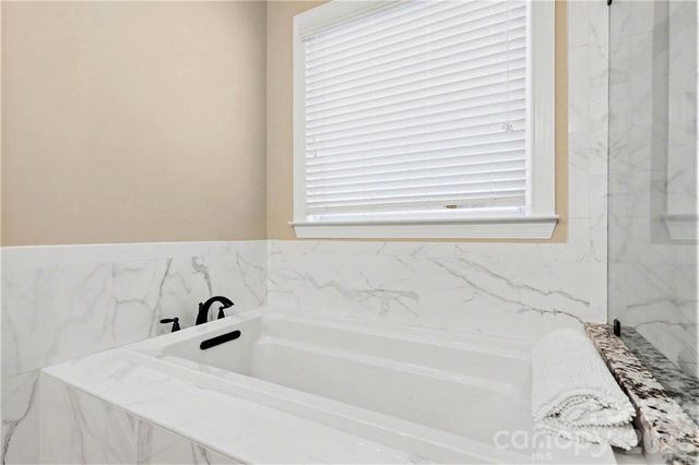 10433 Royal Winchester Drive, Charlotte, NC 28277