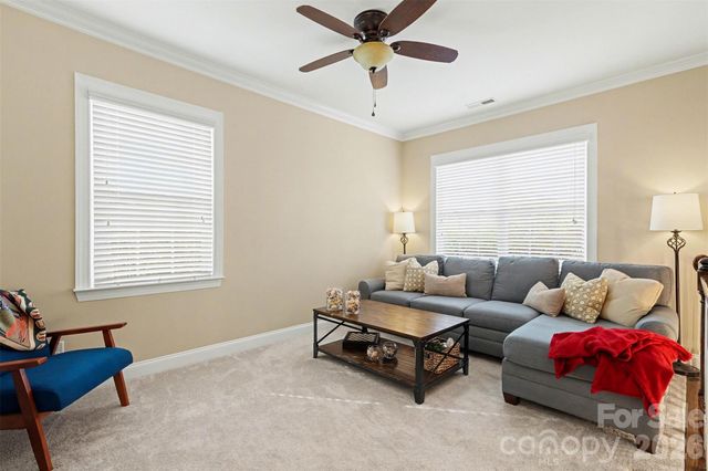 10433 Royal Winchester Drive, Charlotte, NC 28277