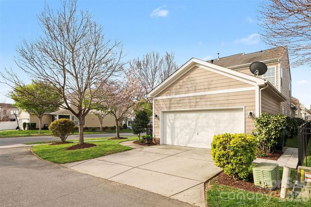 10433 Royal Winchester Drive, Charlotte, NC 28277