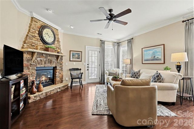 10433 Royal Winchester Drive, Charlotte, NC 28277