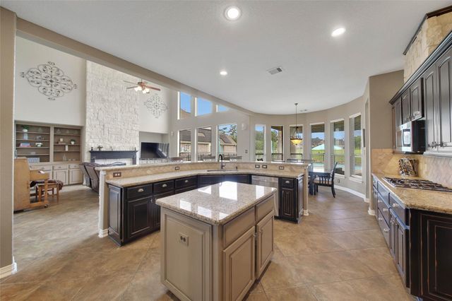 11710 Grandview Dr, Montgomery, TX 77356