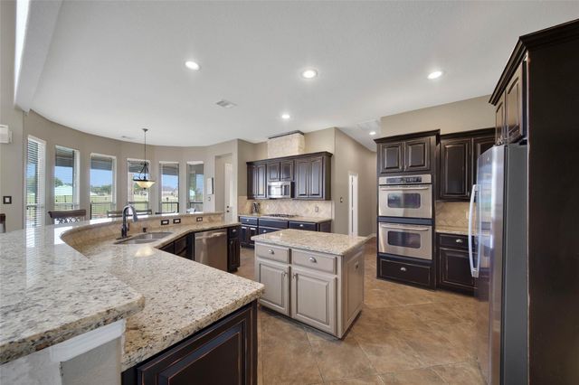 11710 Grandview Dr, Montgomery, TX 77356