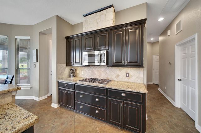 11710 Grandview Dr, Montgomery, TX 77356