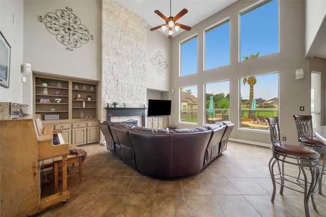 11710 Grandview Dr, Montgomery, TX 77356