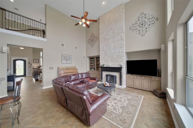 11710 Grandview Dr, Montgomery, TX 77356