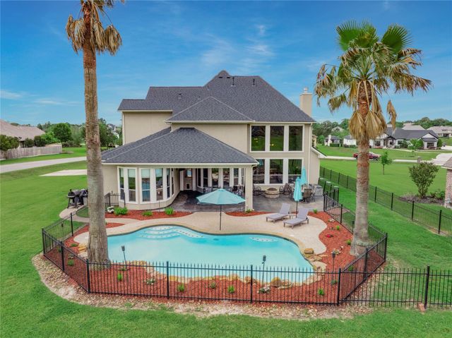 11710 Grandview Dr, Montgomery, TX 77356