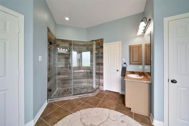 11710 Grandview Dr, Montgomery, TX 77356