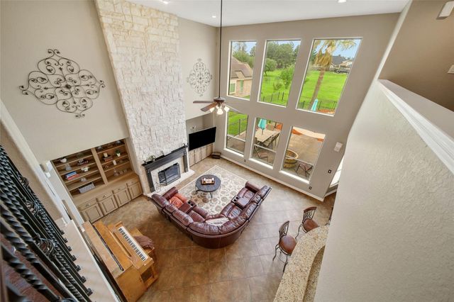 11710 Grandview Dr, Montgomery, TX 77356