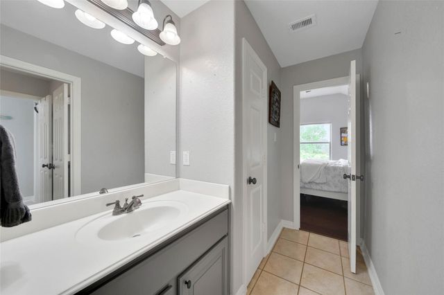11710 Grandview Dr, Montgomery, TX 77356