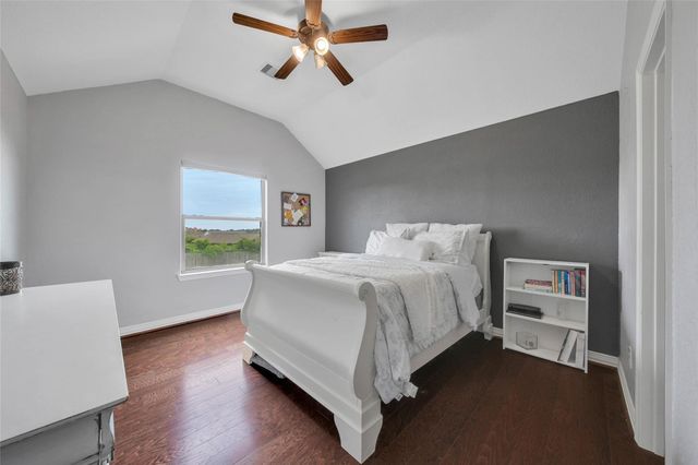 11710 Grandview Dr, Montgomery, TX 77356