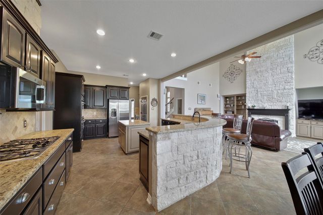 11710 Grandview Dr, Montgomery, TX 77356