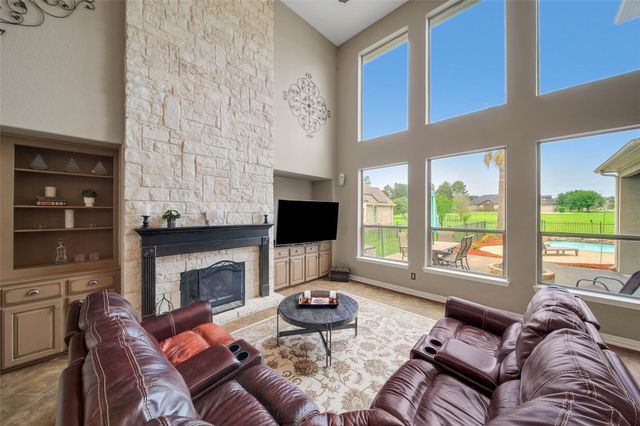 11710 Grandview Dr, Montgomery, TX 77356